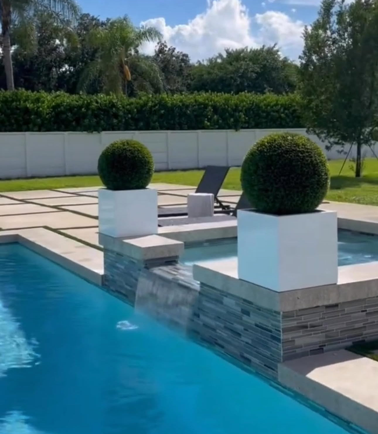 Artificial Grass Ball Outdoor Plants in Fiber 40x40cm Oudoor Plants Dubai..